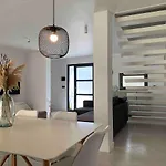 House With 3 Bedrooms, Parking And Garden * Talence