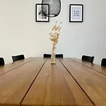 Dom wakacyjny House With 3 Bedrooms, Parking And Garden