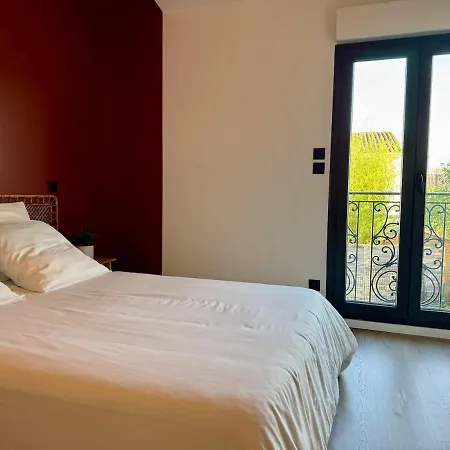 House With 3 Bedrooms, Parking And Garden