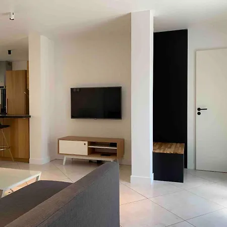 Дом отдыха House With 3 Bedrooms, Parking And Garden