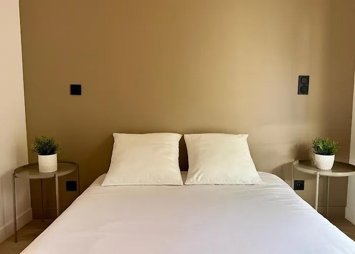 House With 3 Bedrooms, Parking And Garden * Таланс