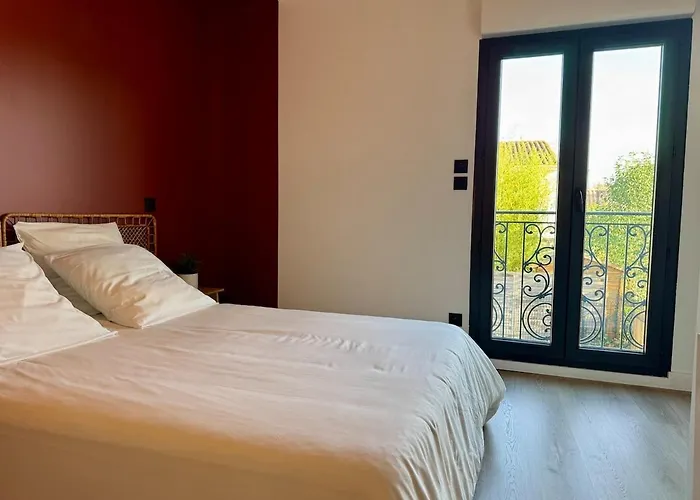 House With 3 Bedrooms, Parking And Garden
