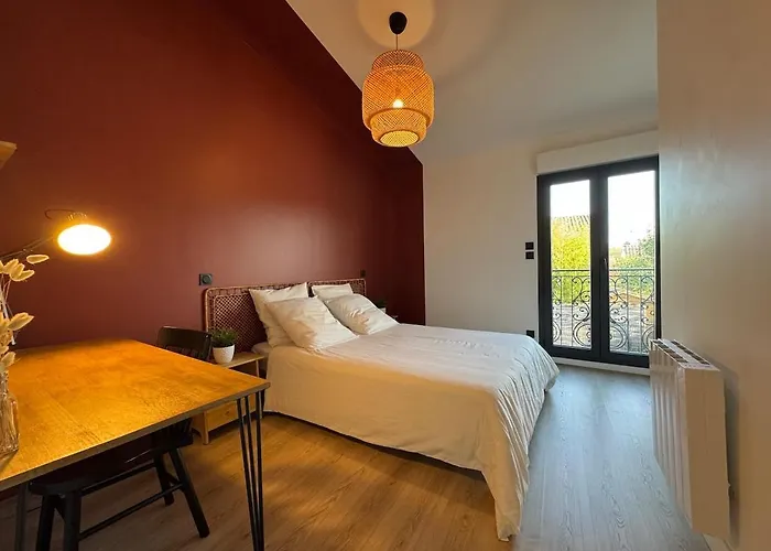 House With 3 Bedrooms, Parking And Garden *