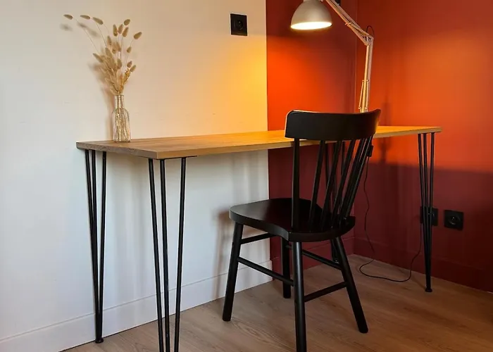 House With 3 Bedrooms, Parking And Garden