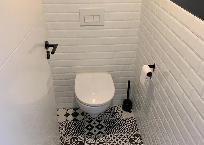 Дом отдыха House With 3 Bedrooms, Parking And Garden *