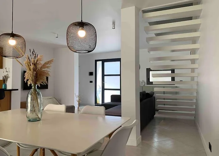House With 3 Bedrooms, Parking And Garden * Таланс